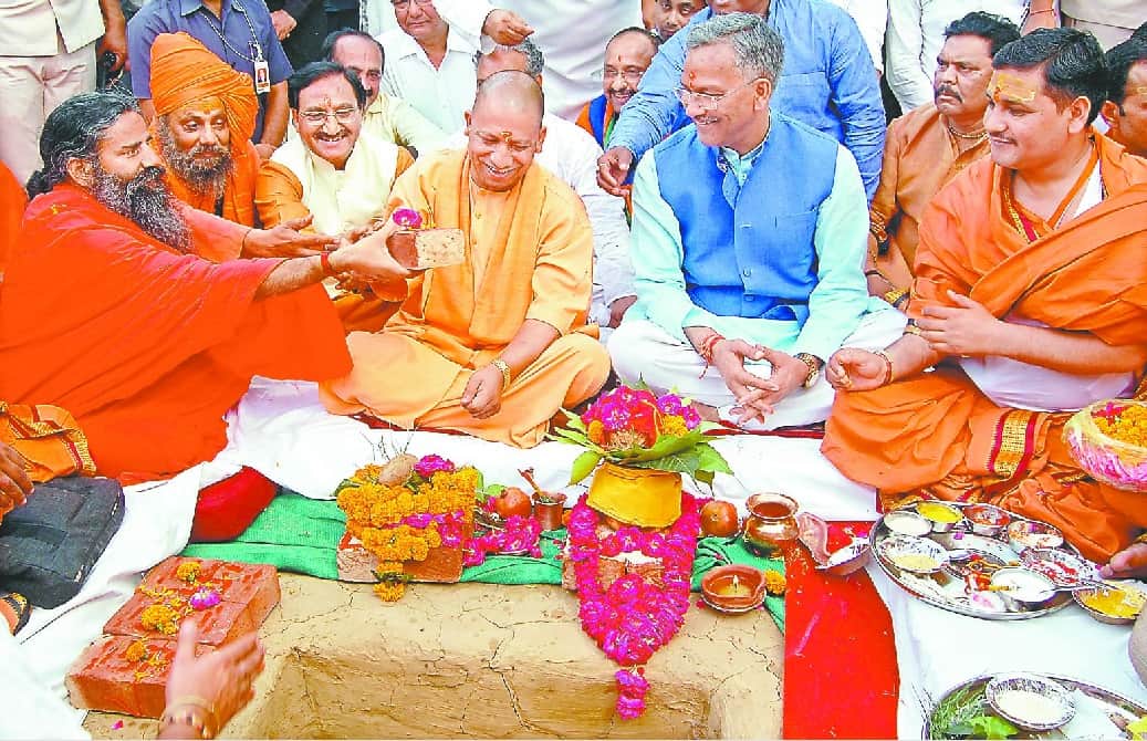 up cm yogi adityanath in haridwar baba ramdev not come on stage 