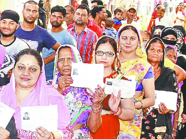 Voters in the heat, 62 percent cast votes