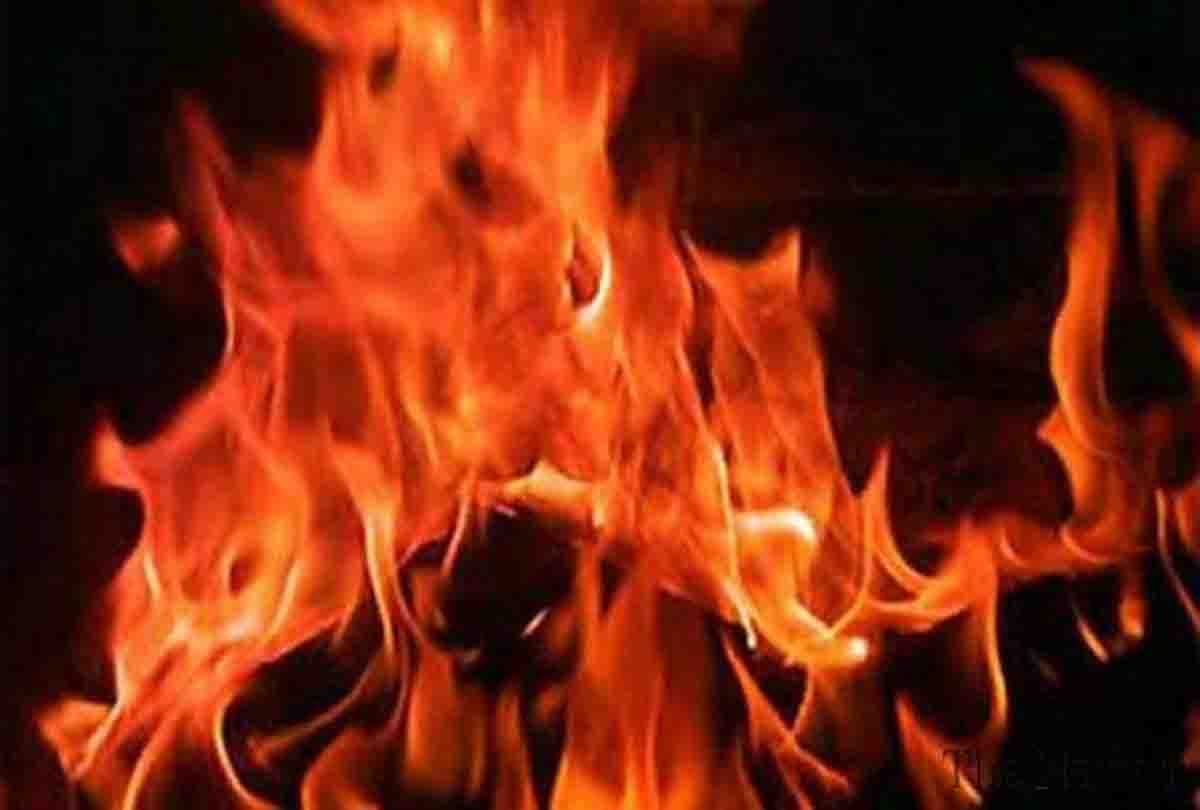 taking child in lap woman set fire and both died