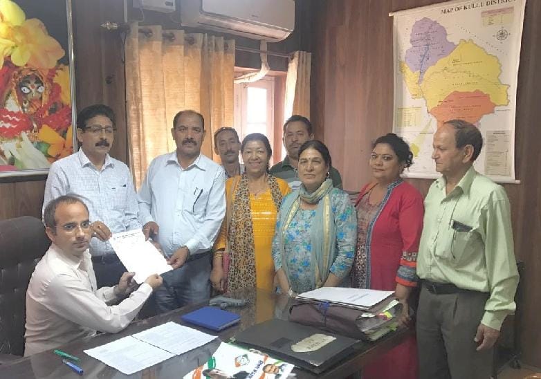 लेफ्ट बैंक बंद रहने से पर्यटन कारोबार ठप