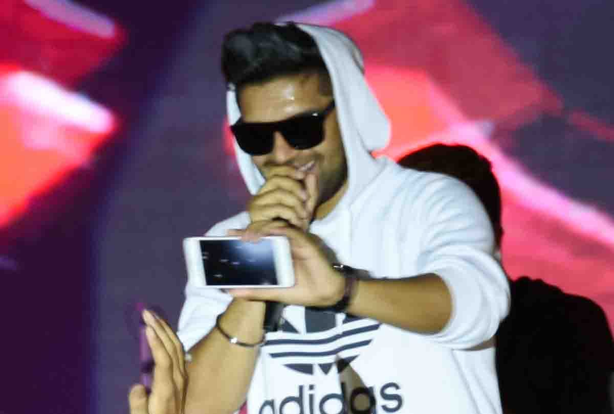 Singer Guru Randhawa in kanpur