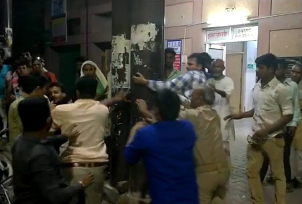 doctor beats patient's relative in district hospital of bahraich.
