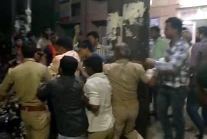 doctor beats patient's relative in district hospital of bahraich.