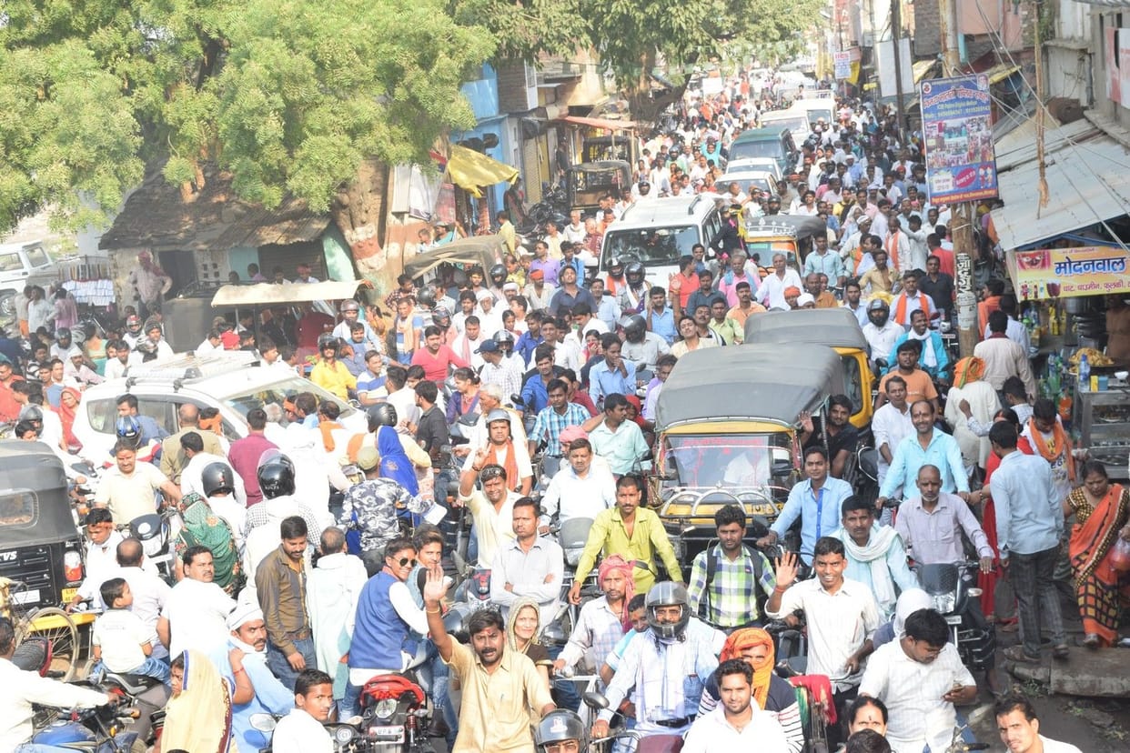 शास्त्री सेतु पर खराब हुआ ट्रक, लगा भीषण जाम