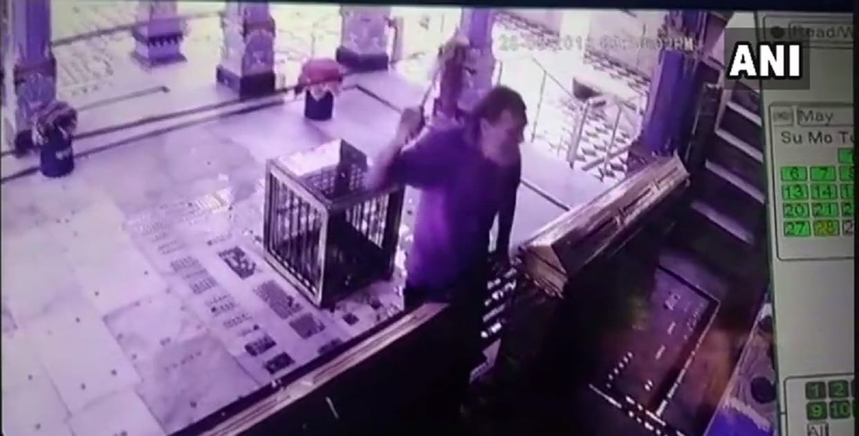 Man attacks priest in Pushkar Brahma temple alleging that the priest stopped President Kovind