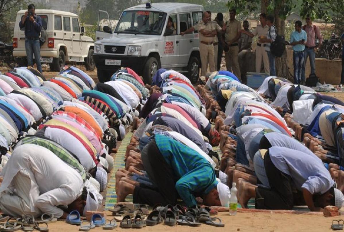 Noida Police has ordered Muslim employees to stop offering Friday prayers in open areas