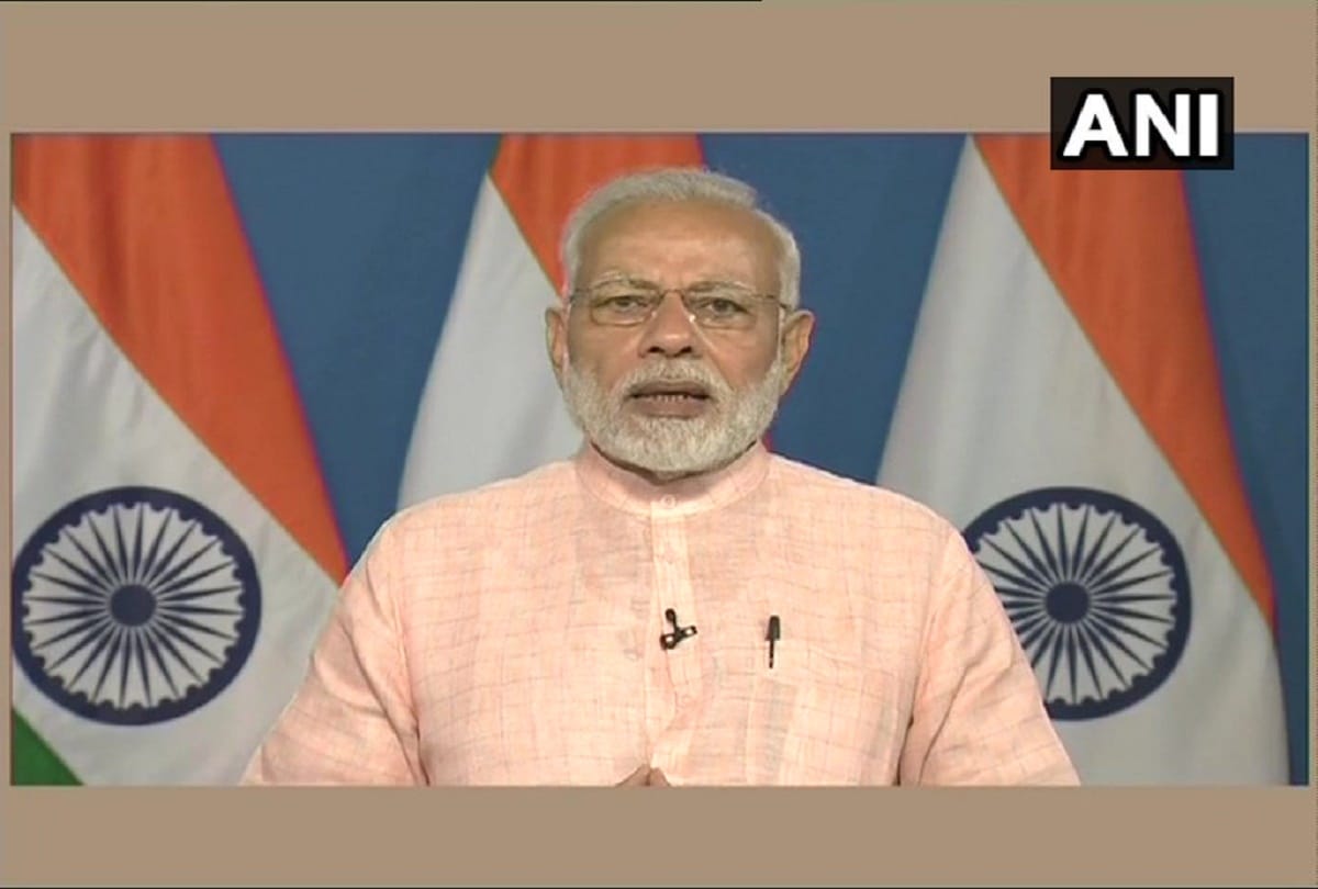  PM narendra modi interacting with beneficiaries of Mudra Yojana across the country