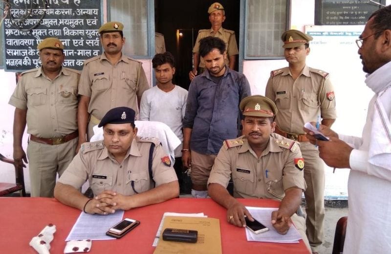 मुठभेड़ के बाद पुलिस ने पकड़े दो बदमाश