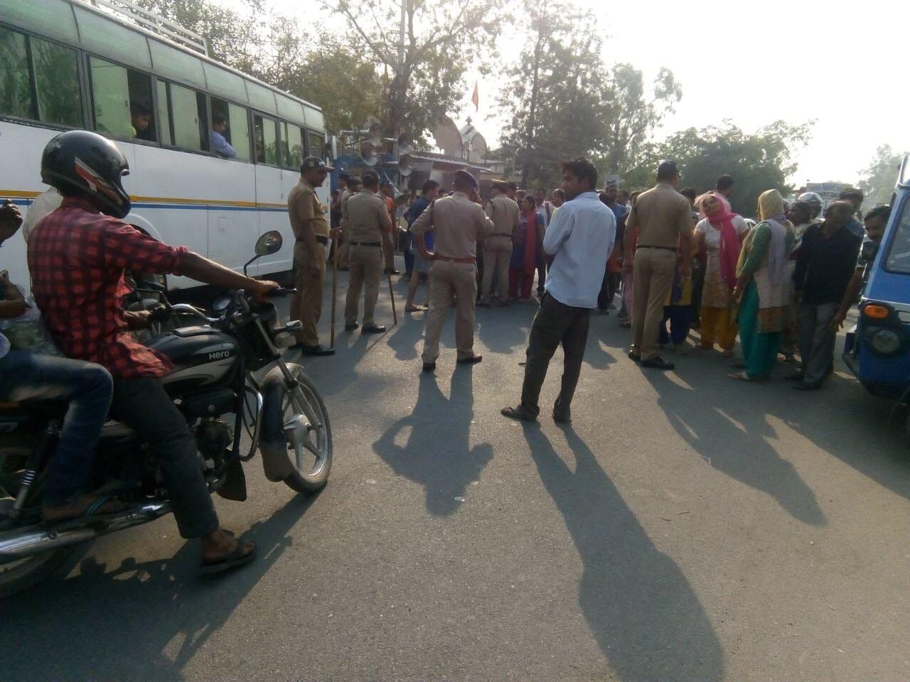 girl hang herself at police kotwali najibabad