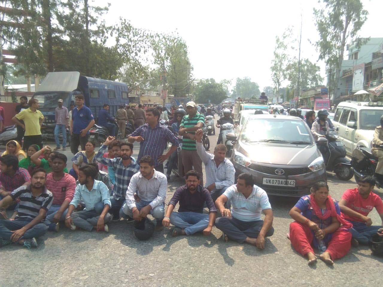girl hang herself at police kotwali najibabad