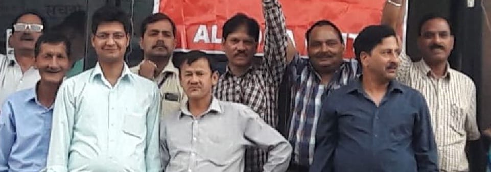 Bank employees did performance on lowering wa