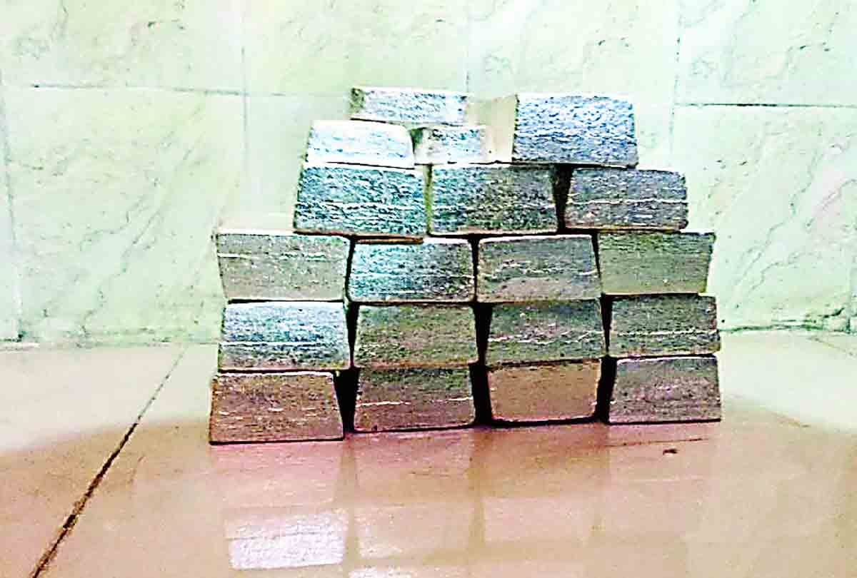 seventy four kg of silver found in a car in Fatehpur