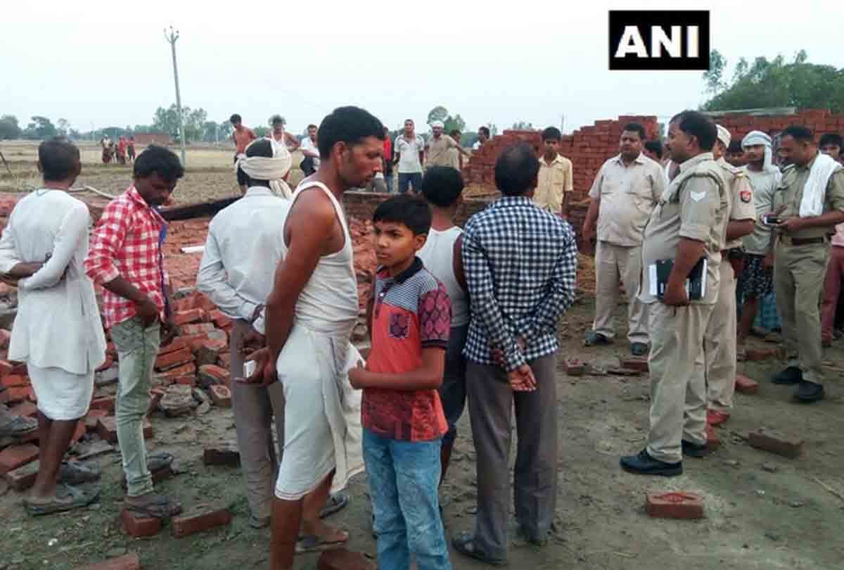 Unnao 4 people died in the storm with lightning which lashed parts of the city this evening