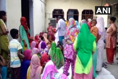 two year old girl died after being attacked by dogs in Modinagar of Ghaziabad