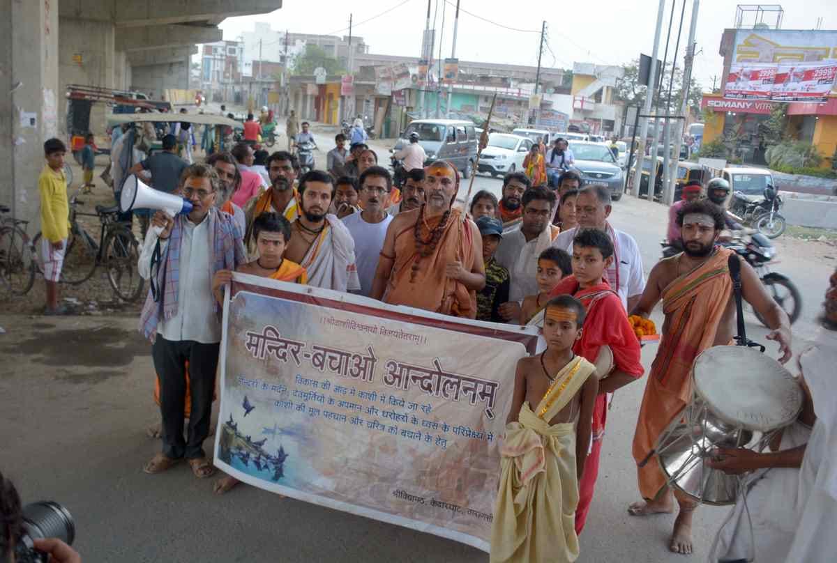 Varanasi saint padyatra for save temple