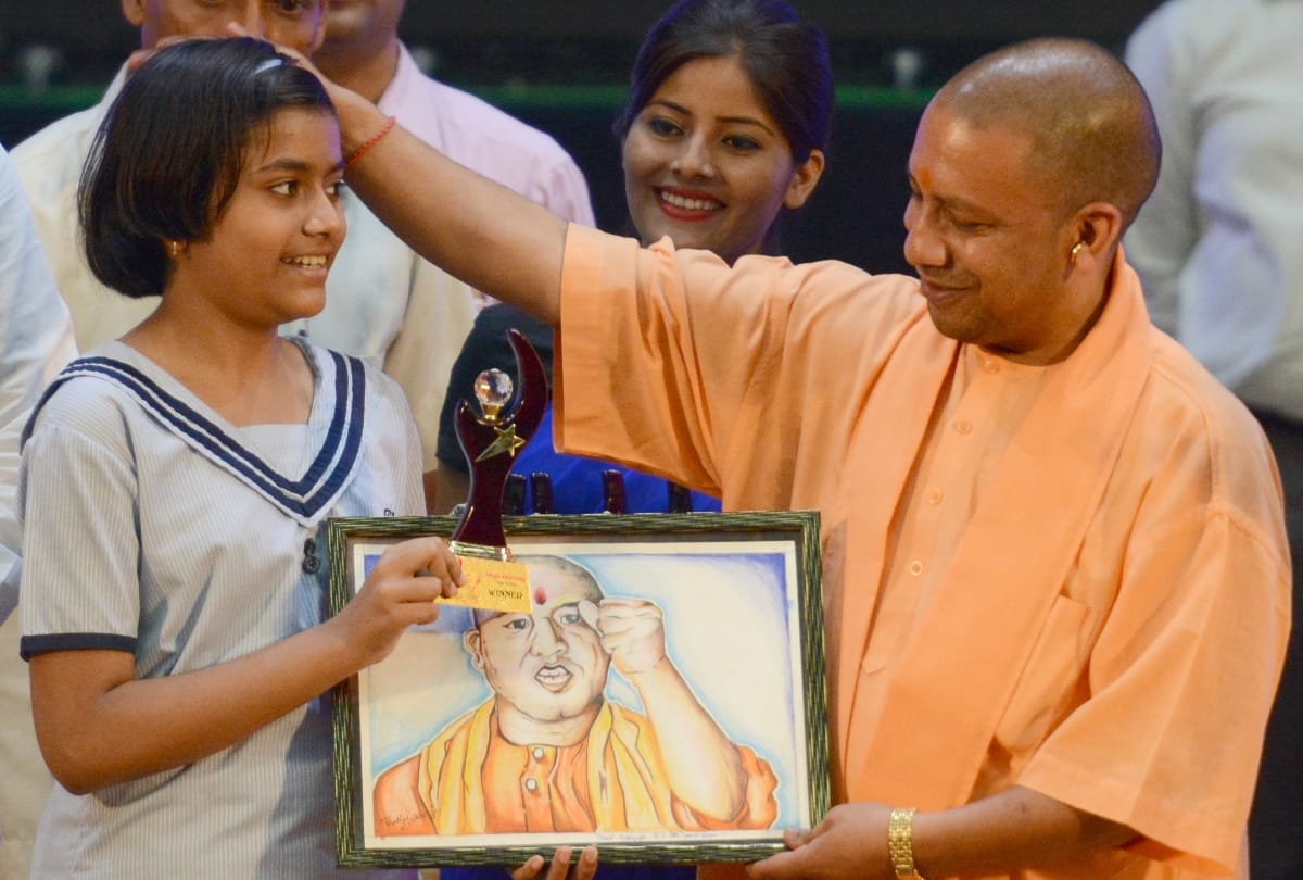photos of amar ujala medhavi chhatra samman samaroh