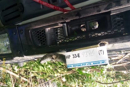 two died and seven injured in road accident at hamirpur