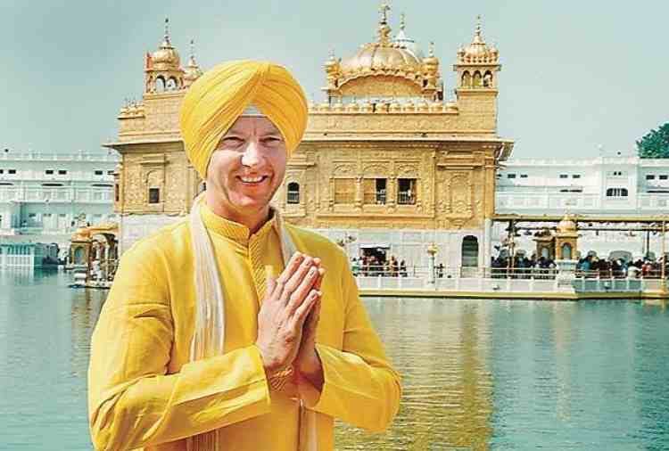 chandigarh, Australian Bowler brett lee in Golden Temple Amritsar Punjab