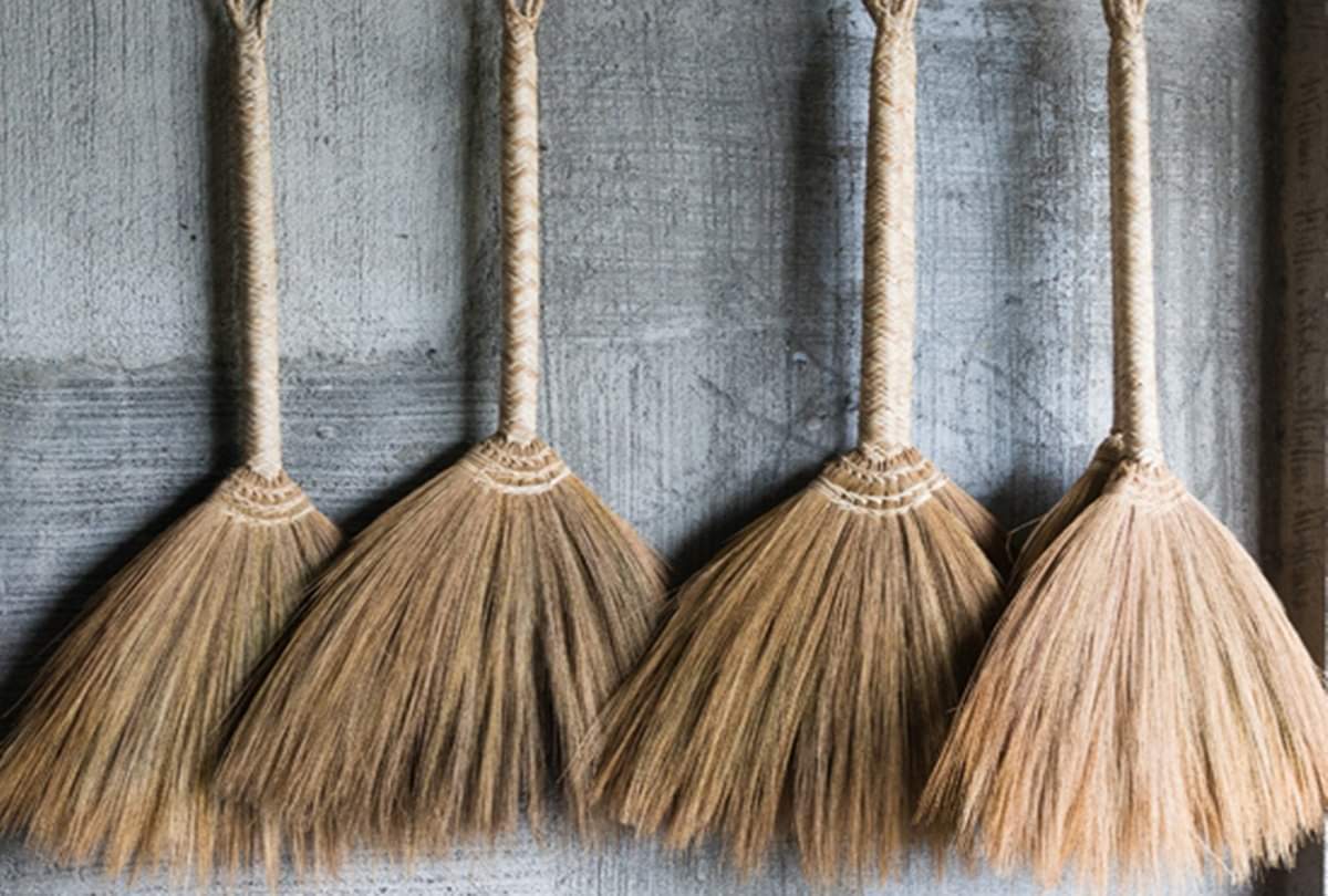 broom vastu tips how to attract money at home
