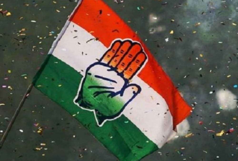 congress criticizes lathicharge on Bed and Tet applicants.