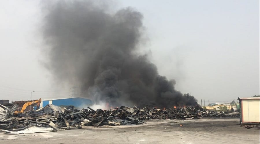 UP: huge fire in the oil warehouse, Fire brigade team on the spot