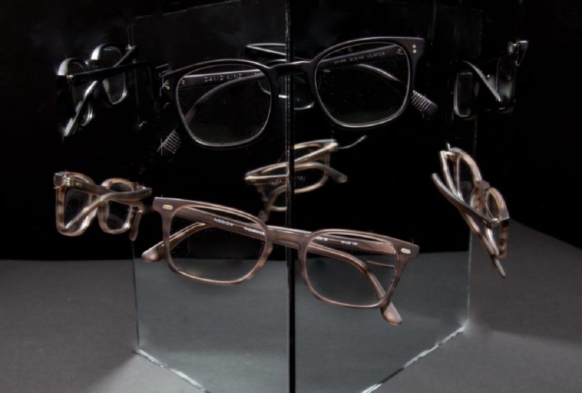 People who wear glasses are more intelligent says research