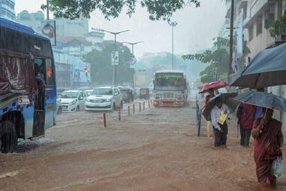 heavy rains floods most parts of Mangalore as heavy rainfall in coastal districts of Karnataka