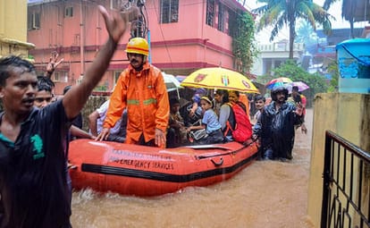 heavy rains floods most parts of Mangalore as heavy rainfall in coastal districts of Karnataka