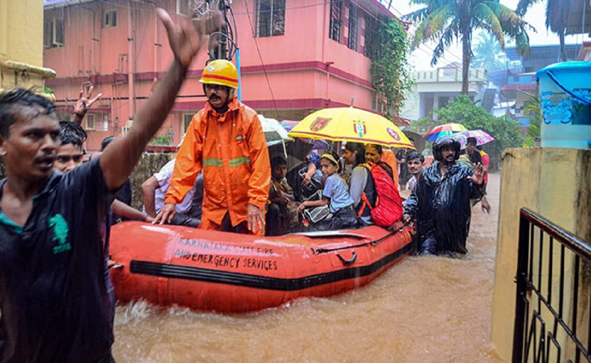 heavy rains floods most parts of Mangalore as heavy rainfall in coastal districts of Karnataka