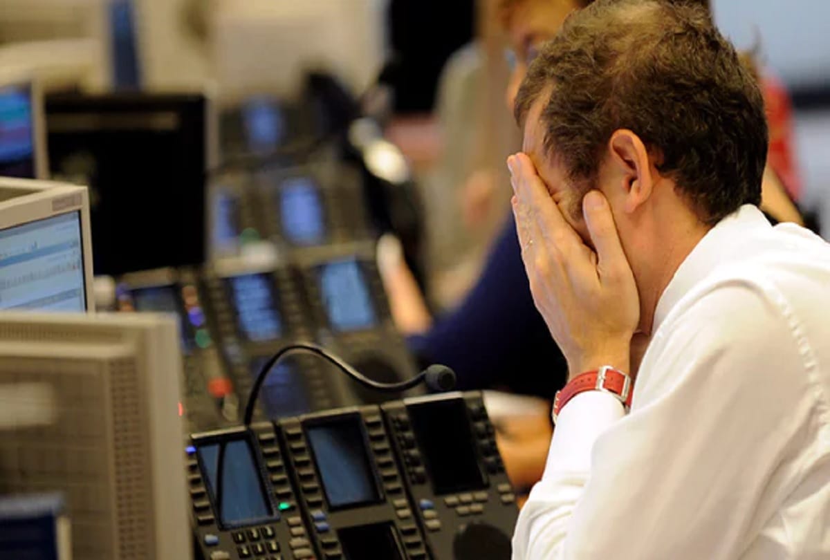 Italy is in financia crisis by political instability