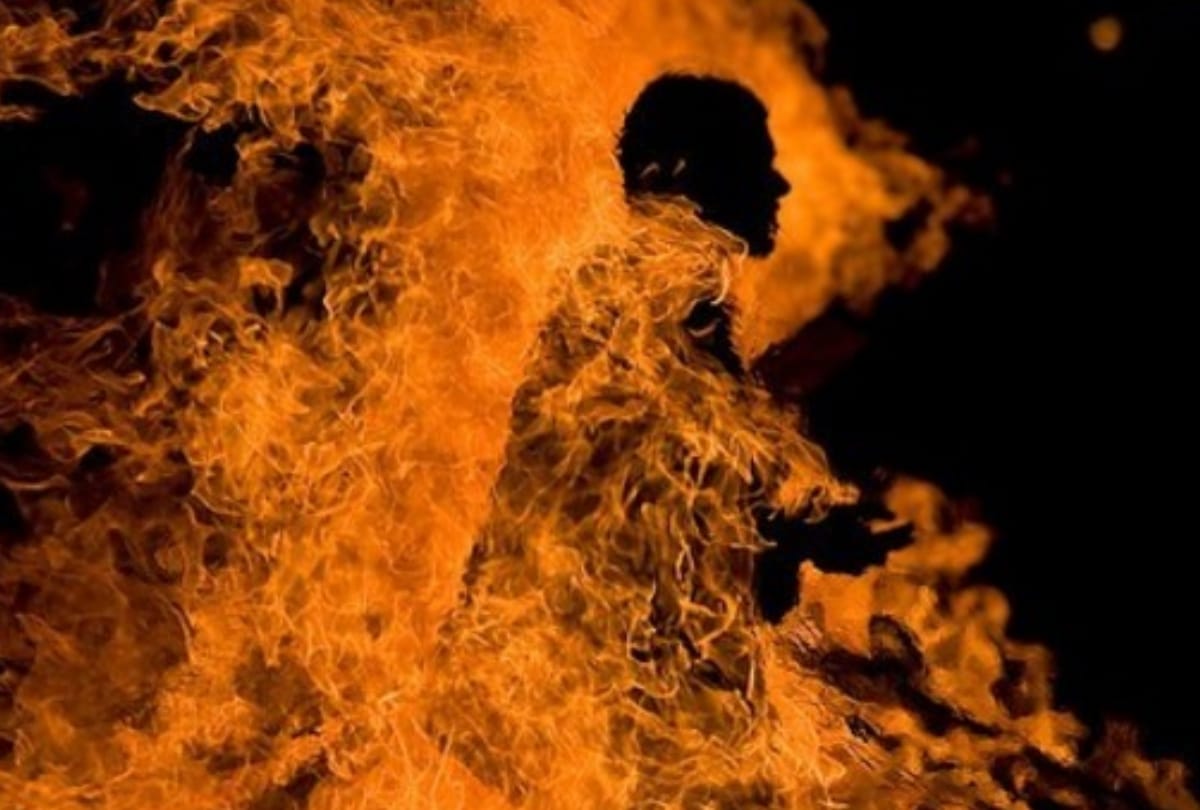 man set fire himself because woman refuses marriage in greater noida