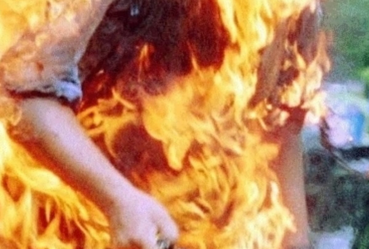 man set fire himself because woman refuses marriage in greater noida