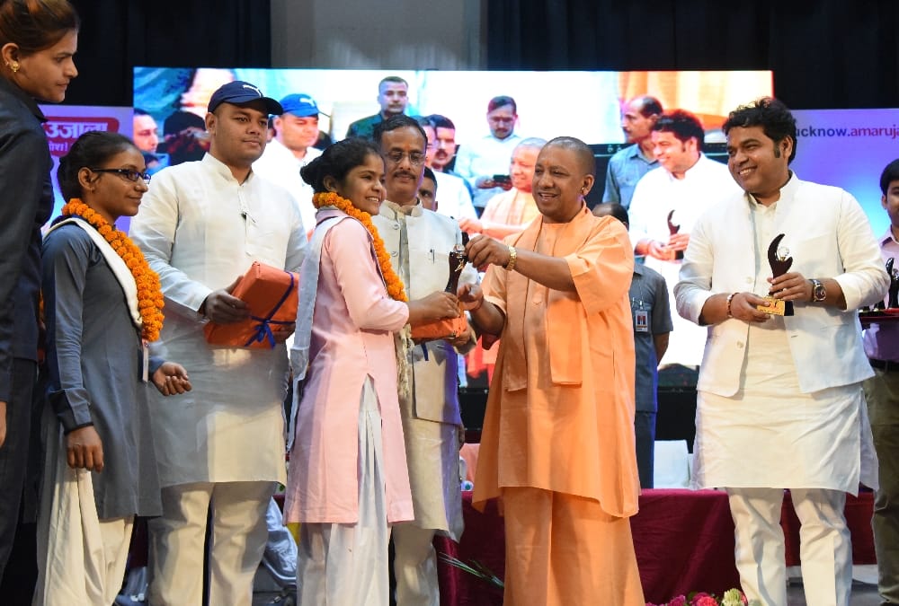 cm yogi gave success mantra to the toppers of UP
