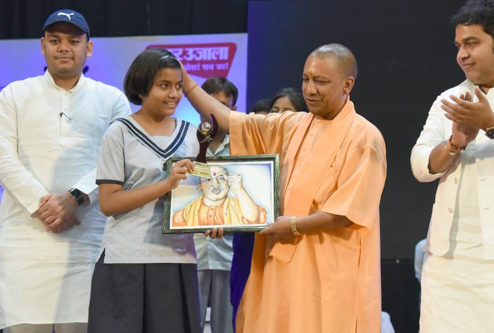 pics of amar ujala medhavi chhatra samman.
