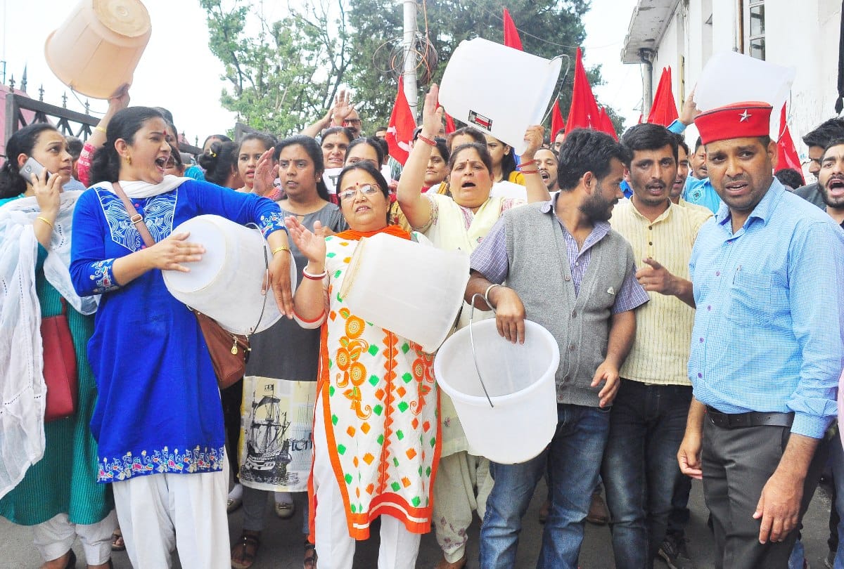 पानी पर नहीं थमा जनाक्रोश, चार जगह चक्का जाम
