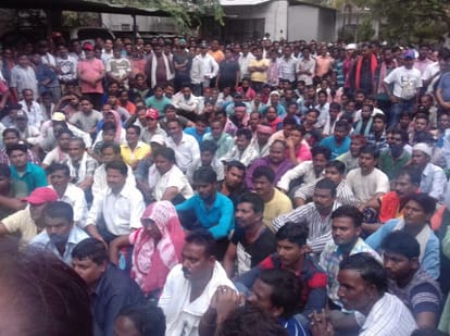 agra clean workers protest at mp ramshankar katheria house