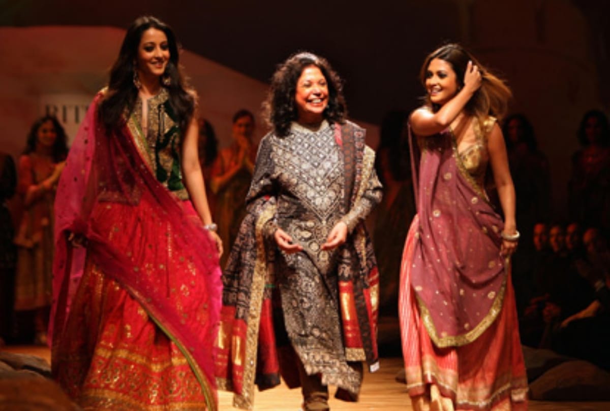 encome tax Raid on  fashion designers ritu kumar store in noida and delhi ncr