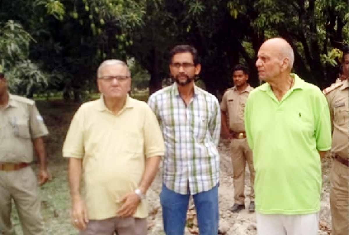 Bengal Legislative Assembly Speaker Haider Aziz Safwi Arrived his Village