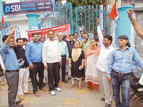 Strike of banks, 25 million transactions affected