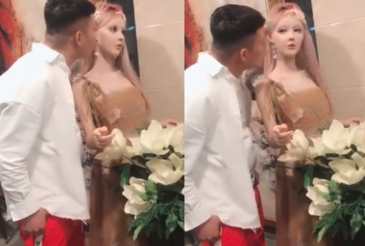 wax statue of a girl leave boy in shocked video viral 