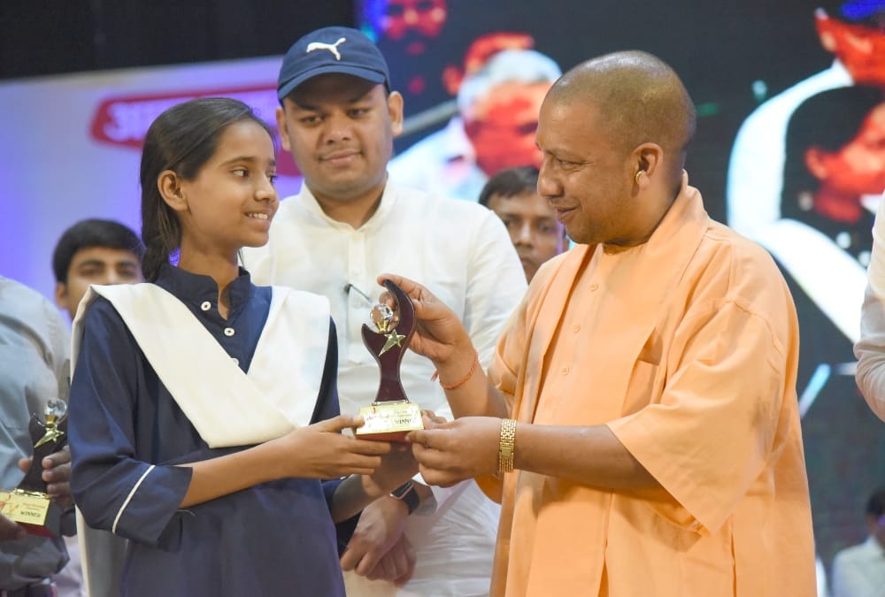yogi adityanath to honour students in medhavi chhatra samman 2018.