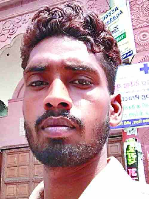 Teen killed by pushing under the train