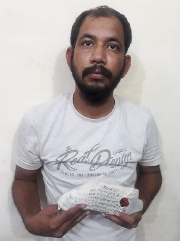 रिवाल्वर के साथ पकड़ा गया छात्रनेता
