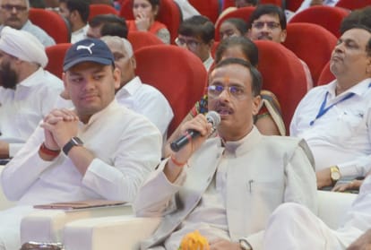 deputy CM dinesh sharma gave answers to the questions of toppers