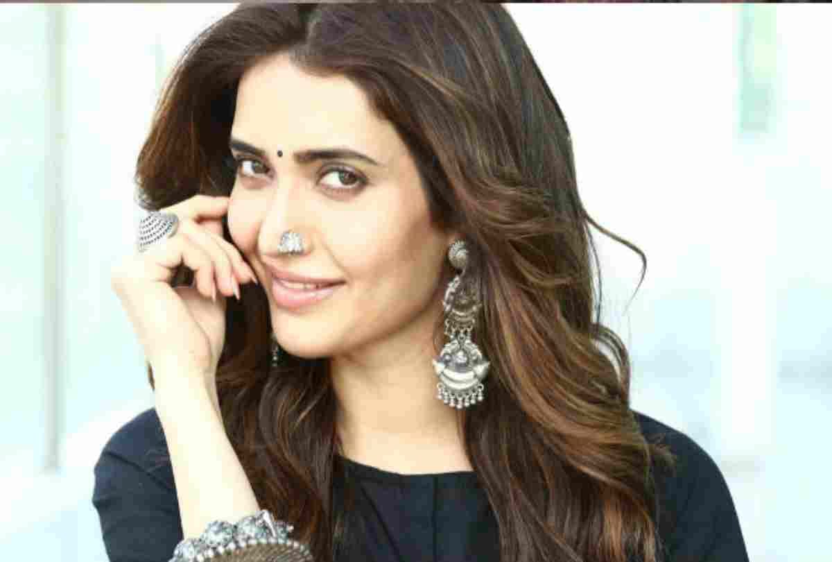 Scoop actress Karishma Tanna says her father did not see face for month after she was born read story here