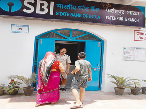 ATMs also dump the second day of the strike of banks