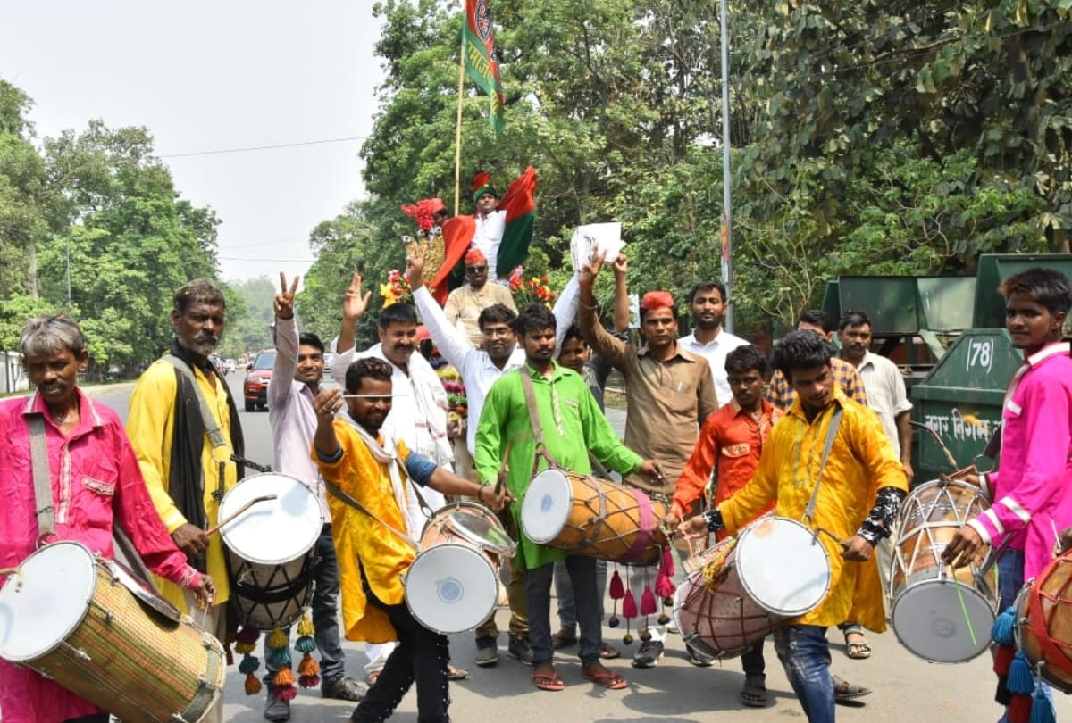 celebration in lucknow after winning in kairana and nurpur bypoll