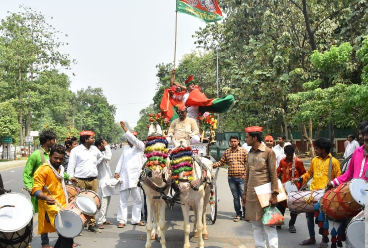 celebration in lucknow after winning in kairana and nurpur bypoll