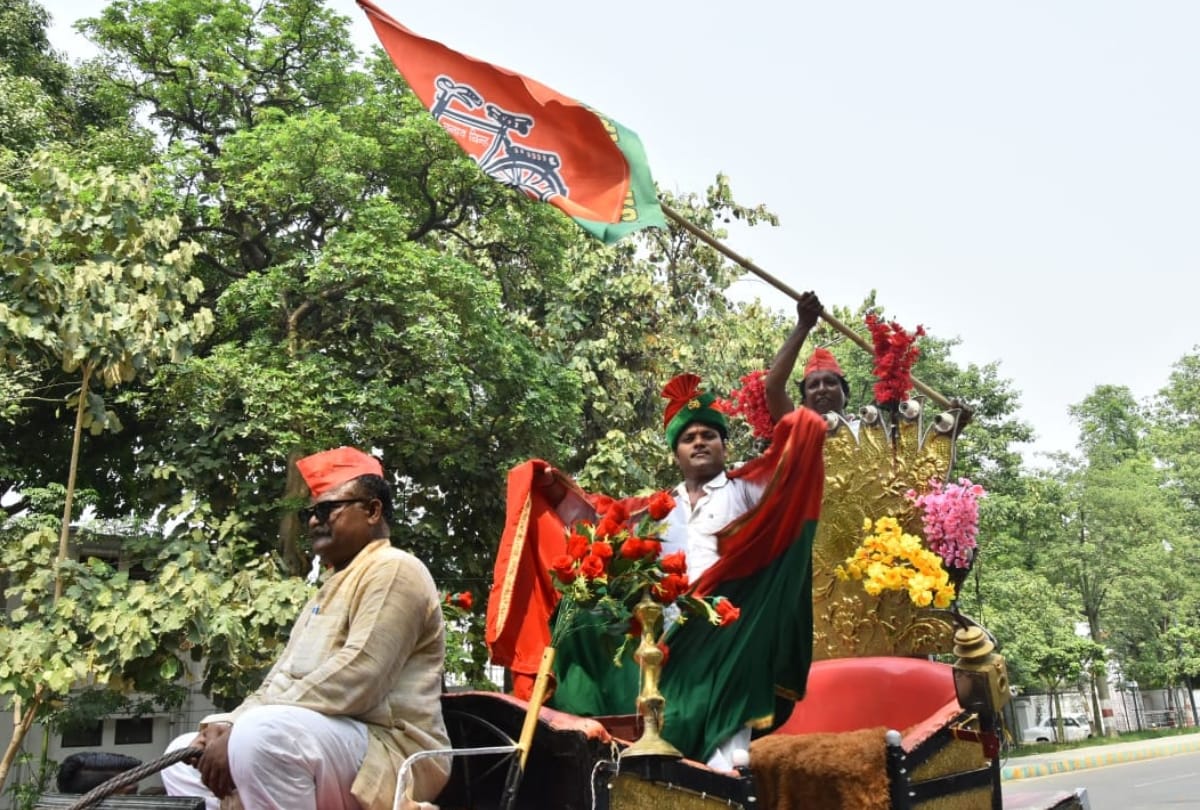 celebration in lucknow after winning in kairana and nurpur bypoll