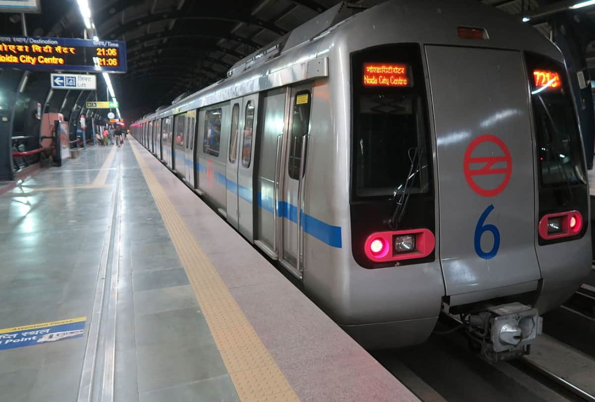 Delhi Metro: Delhi Metro News In Hindi girl in metro man flashes at her she post pic on twitter